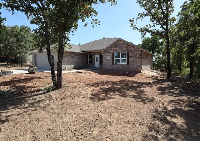 Photo 1 of Single family home for sale at 175 Lori Dr, Mineral Wells, TX 76067 | MLS# 21365335 | Listing updated on 2026-08-21