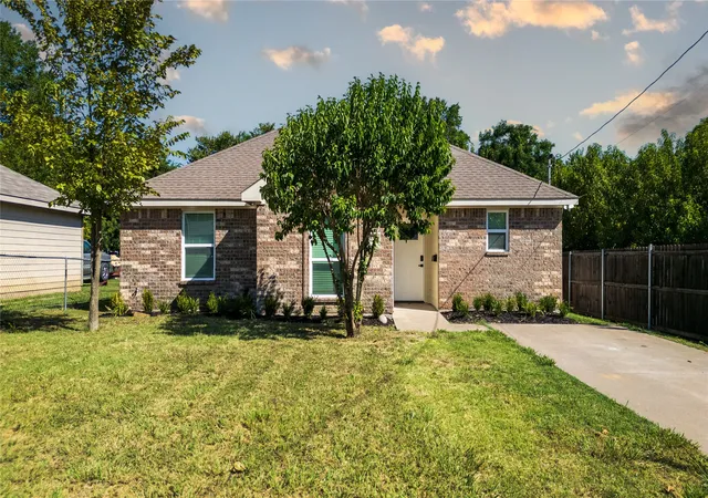 Single family home for sale at 2831 Fordham Rd, Dallas, TX 75216 | MLS# 21349097