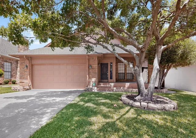 Photo 1 of Single family home for sale at 1216 Olde Towne Dr, Irving, TX 75061 | MLS# 21365635 | Listing updated on 2026-08-21
