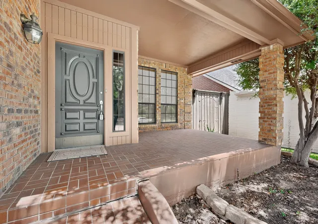 Photo 2 of Single family home for sale at 1216 Olde Towne Dr, Irving, TX 75061 | MLS# 21365635 | Listing updated on 2026-08-21