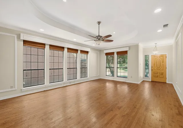 Photo 3 of Single family home for sale at 1216 Olde Towne Dr, Irving, TX 75061 | MLS# 21365635 | Listing updated on 2026-08-21
