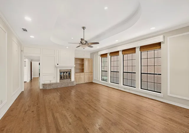 Photo 3 of Single family home for sale at 1216 Olde Towne Dr, Irving, TX 75061 | MLS# 21365635 | Listing updated on 2026-08-21