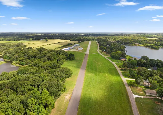 Photo 3 of Single family home for sale at 7581 E Lake Dr, Murchison, TX 75778 | MLS# 21363898 | Listing updated on 2026-10-07