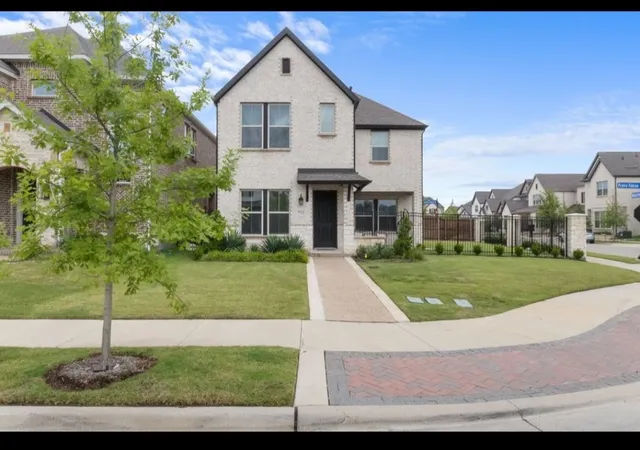 Photo 1 of Single family home for sale at 711 Prairie Falcon Dr, Arlington, TX 76005 | MLS# 21360317 | Listing updated on 2026-08-21