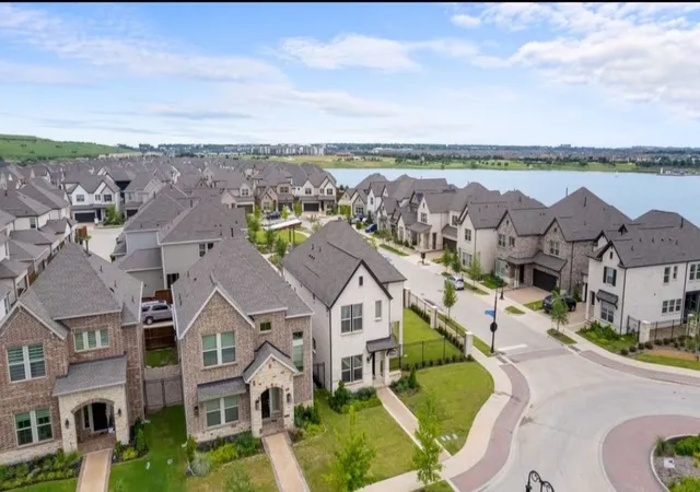 Photo 3 of Single family home for sale at 711 Prairie Falcon Dr, Arlington, TX 76005 | MLS# 21360317 | Listing updated on 2026-08-21