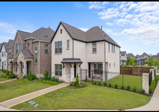 Photo 3 of Single family home for sale at 711 Prairie Falcon Dr, Arlington, TX 76005 | MLS# 21360317 | Listing updated on 2026-08-21