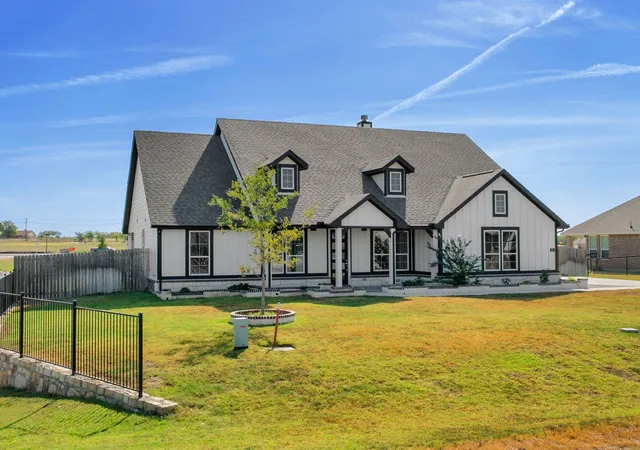 Photo 2 of Single family home for sale at 107 Red Cliff Ct, Rhome, TX 76078 | MLS# 21357412 | Listing updated on 2026-09-05