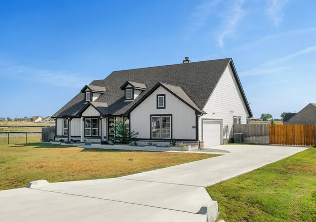 Photo 3 of Single family home for sale at 107 Red Cliff Ct, Rhome, TX 76078 | MLS# 21357412 | Listing updated on 2026-09-05