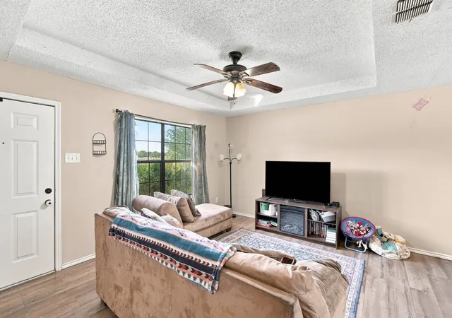 Photo 3 of Single family home for sale at 115 Solon Rd, Waxahachie, TX 75165 | MLS# 21365706 | Listing updated on 2026-08-28
