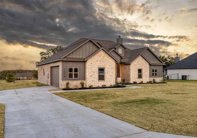 Photo 2 of Single family home for sale at 7004 Ranch View Pl, Springtown, TX 76082 | MLS# 21365738 | Listing updated on 2026-08-30
