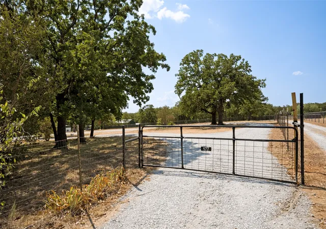 Photo 4 of Sale Pending at 177 Private Road 3486, Paradise, TX 76073 | MLS# 21361378 | Listing updated on 2026-09-29