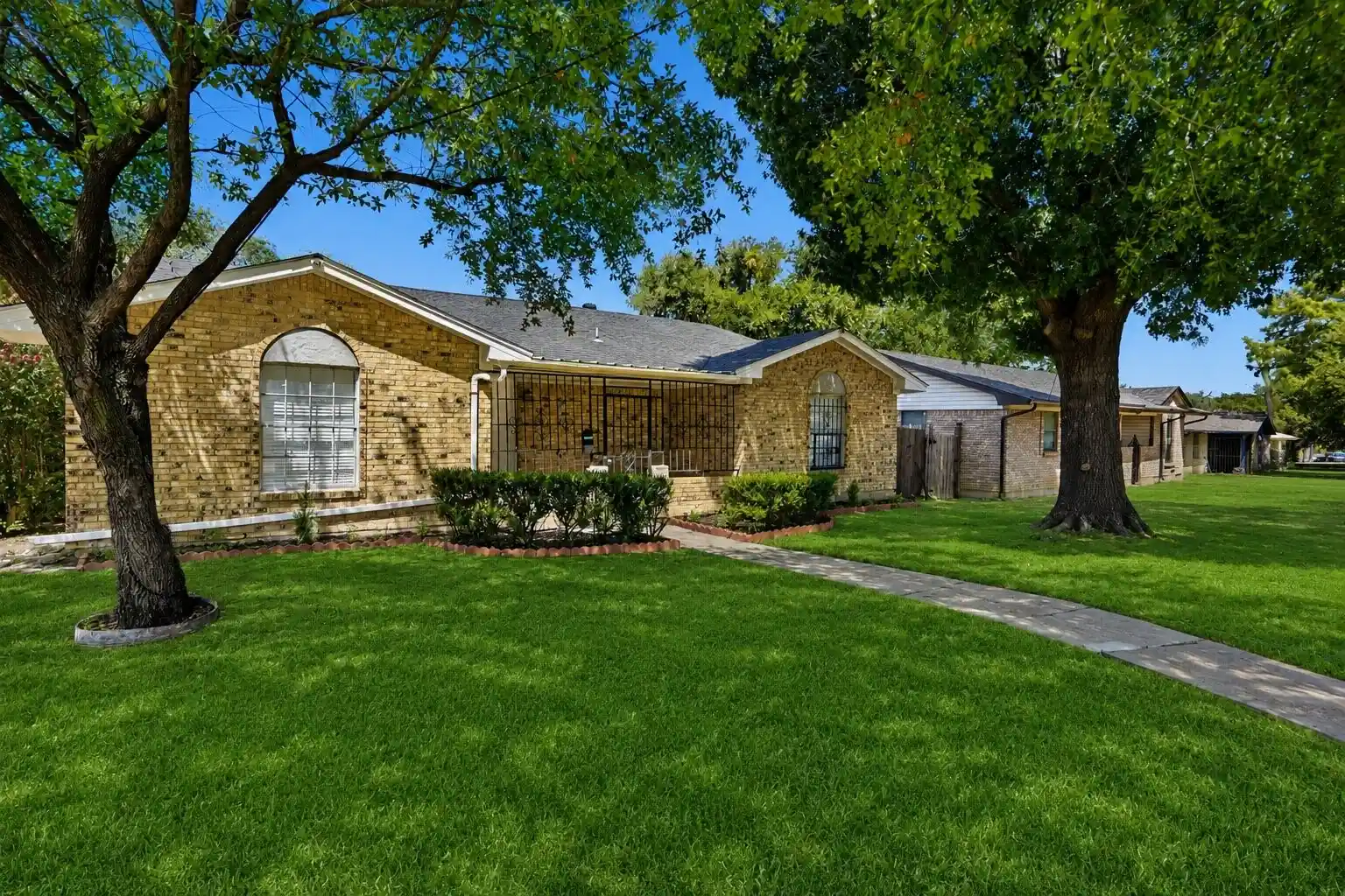 Photo 1 of Single family home for sale at 831 Kelso Dr, Dallas, TX 75211 | MLS# 21362243 | Listing updated on 2026-10-21