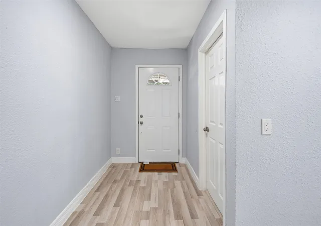 Photo 3 of Single family home for sale at 831 Kelso Dr, Dallas, TX 75211 | MLS# 21362243 | Listing updated on 2026-09-01