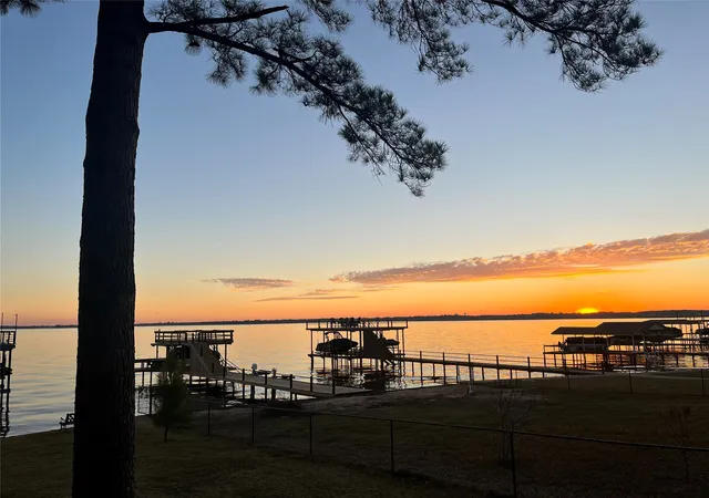 Photo 3 of Sale Pending at 109 Briarwood Dr, Mabank, TX 75156 | MLS# 21365429 | Listing updated on 2026-09-06