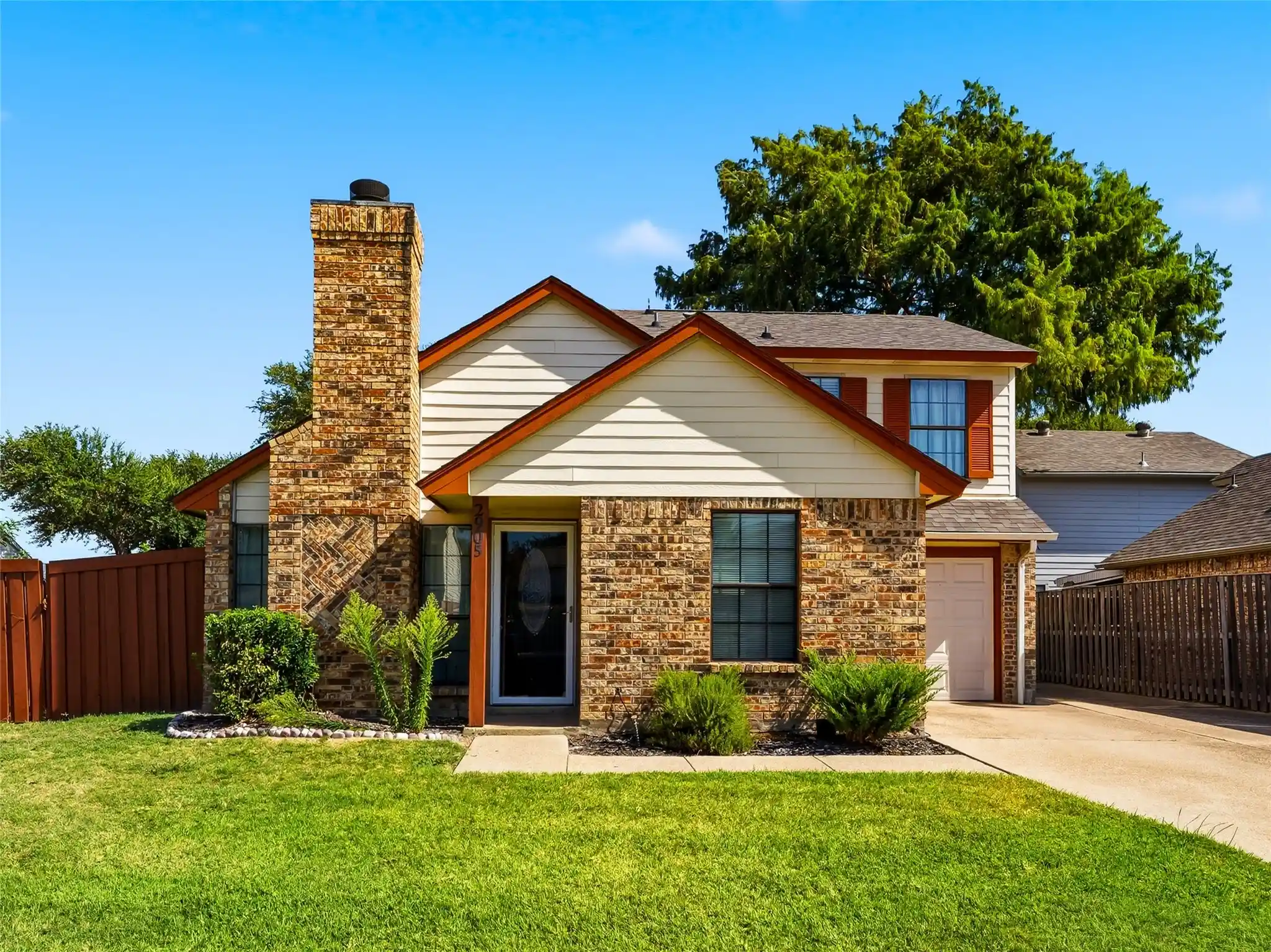 Photo 1 of Sale Pending at 2905 Courtland Dr, Dallas, TX 75287 | MLS# 21365746 | Listing updated on 2026-10-24