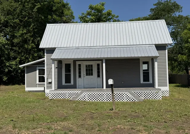 Photo 1 of Single family home for sale at 206 Live Oak, Winnsboro, TX 75494 | MLS# 21358870 | Listing updated on 2026-10-02