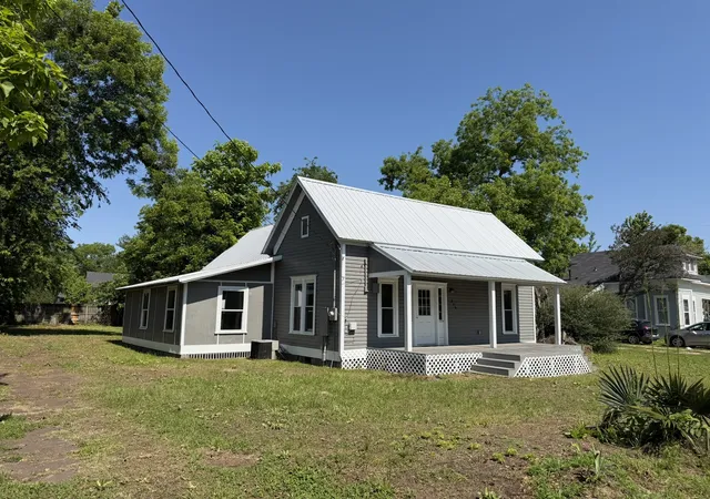 Photo 2 of Single family home for sale at 206 Live Oak, Winnsboro, TX 75494 | MLS# 21358870 | Listing updated on 2026-10-02