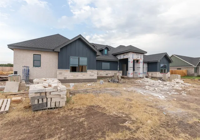 Photo 2 of Sale Pending at 139 Laken Rdg, Abilene, TX 79602 | MLS# 21364394 | Listing updated on 2026-09-02