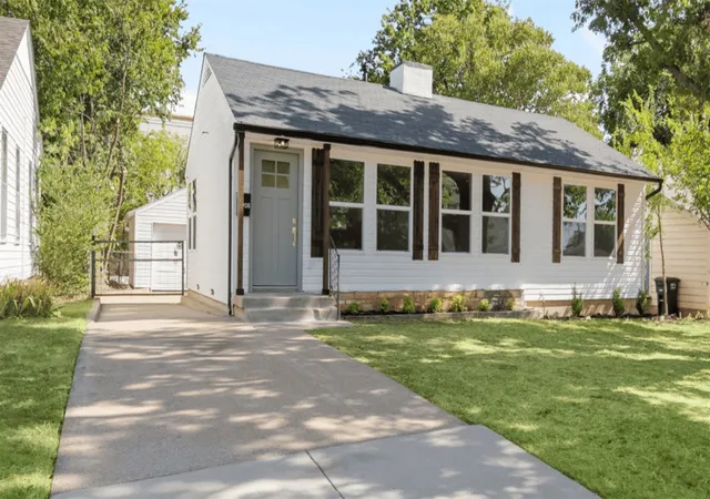 Single family home for sale at 5908 Locke Ave, Fort Worth, TX 76107 | MLS# 21365691