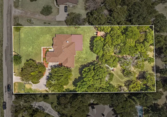 Photo 3 of Sale Pending at 791 Trailwood Dr, Weatherford, TX 76085 | MLS# 21357778 | Listing updated on 2026-09-26