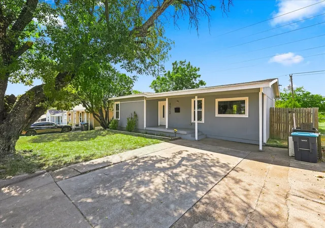 Photo 3 of Single family home for sale at 4512 Wabash Ave, Fort Worth, TX 76133 | MLS# 21359317 | Listing updated on 2026-08-21