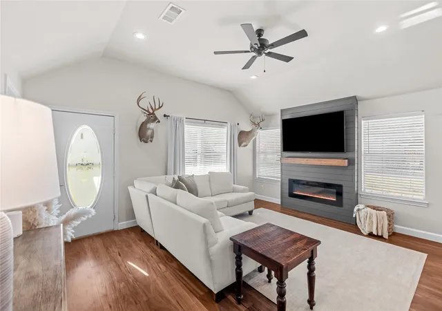 Photo 2 of Sale Pending at 301 S Porch St, Tioga, TX 76271 | MLS# 21365820 | Listing updated on 2026-09-30