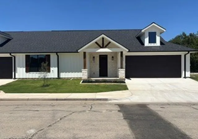 Photo 1 of Townhouse for sale at 210 E Ewell St, Granbury, TX 76048 | MLS# 21363737 | Listing updated on 2026-08-21