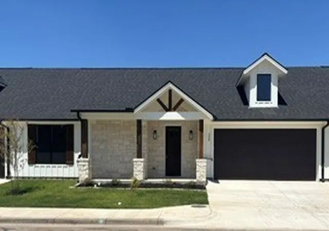 Photo 1 of Townhouse for sale at 208 E Ewell St, Granbury, TX 76048 | MLS# 21363735 | Listing updated on 2026-08-21