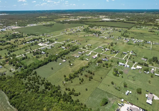 Photo 3 of Manufactured home for sale at 8910 County Road 3602, Quinlan, TX 75474 | MLS# 21365838 | Listing updated on 2026-10-07
