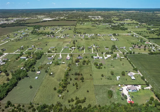 Photo 4 of Manufactured home for sale at 8910 County Road 3602, Quinlan, TX 75474 | MLS# 21365838 | Listing updated on 2026-10-07
