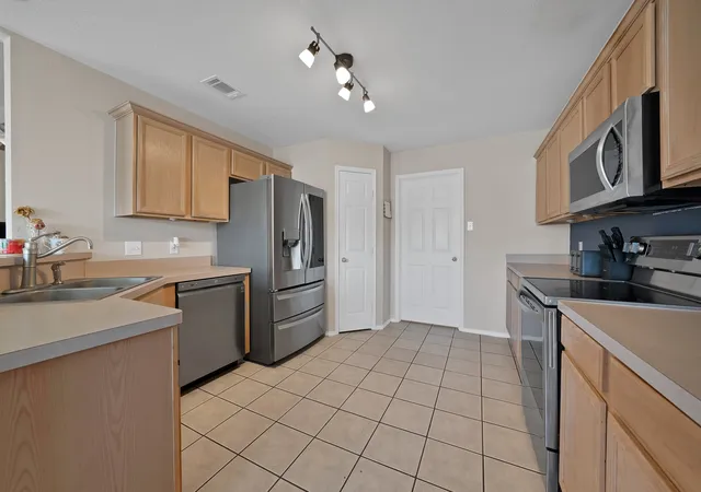 Photo 4 of Single family home for sale at 2209 Quail Ridge Dr, Weatherford, TX 76087 | MLS# 21362099 | Listing updated on 2026-09-26