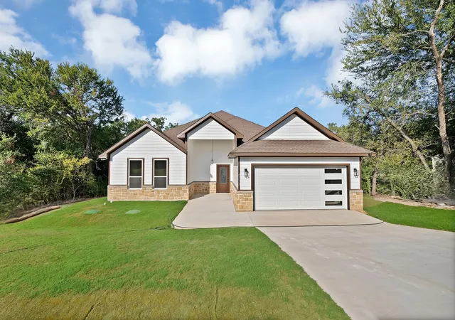 Photo 1 of Single family home for sale at 4713 Llano St, Granbury, TX 76048 | MLS# 21365853 | Listing updated on 2026-08-21