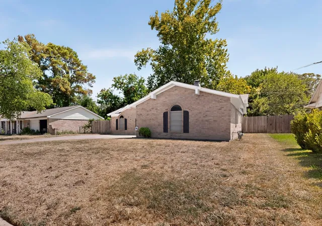 Photo 3 of Sale Pending at 7448 Van Natta Ln, Fort Worth, TX 76112 | MLS# 21365856 | Listing updated on 2026-09-03