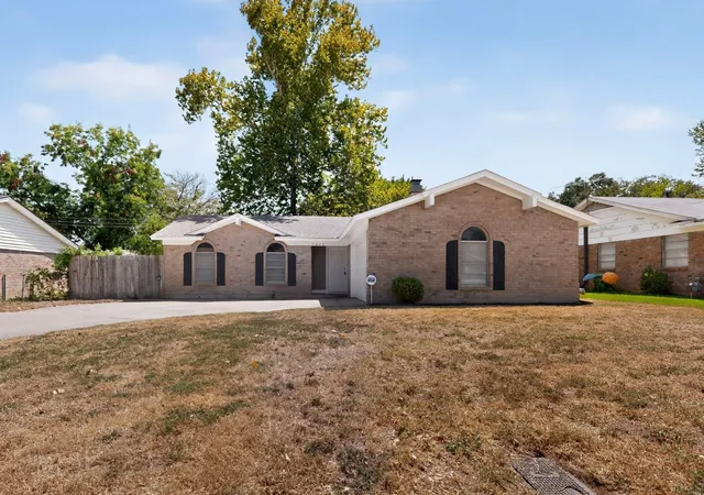 Photo 3 of Sale Pending at 7448 Van Natta Ln, Fort Worth, TX 76112 | MLS# 21365856 | Listing updated on 2026-09-03