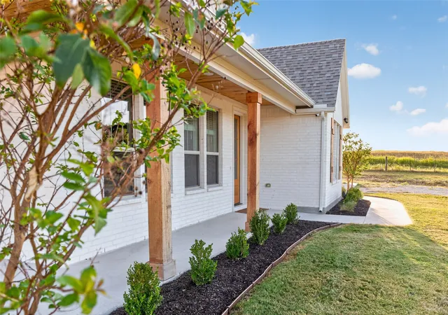 Photo 4 of Single family home for sale at 10828 Gregory Rd, Sanger, TX 76266 | MLS# 21365863 | Listing updated on 2026-10-29