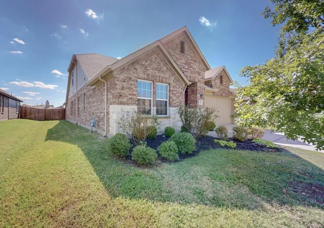 Photo 2 of Single family home for sale at 521 Hunt Farms Rd, Royse City, TX 75189 | MLS# 21364712 | Listing updated on 2026-08-21