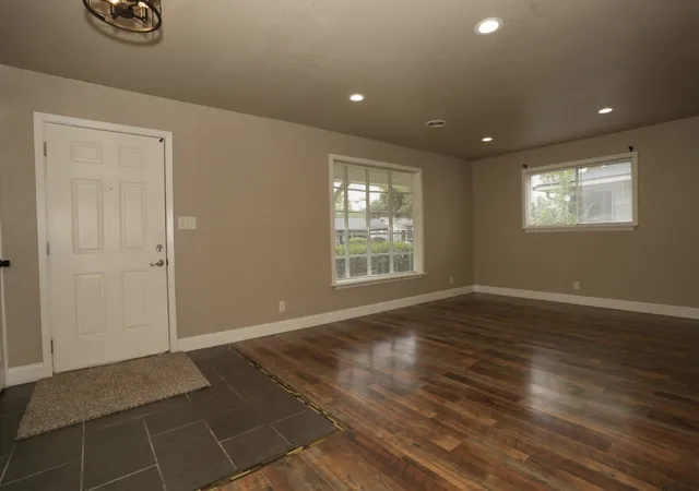 Photo 3 of Single family home for sale at 6133 Horton Ave, Shreveport, LA 71105 | MLS# 21365643 | Listing updated on 2026-08-23