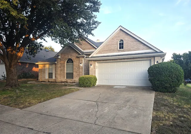 Photo 2 of Single family home for sale at 5200 White Hills Dr, Fort Worth, TX 76137 | MLS# 21365722 | Listing updated on 2026-08-21