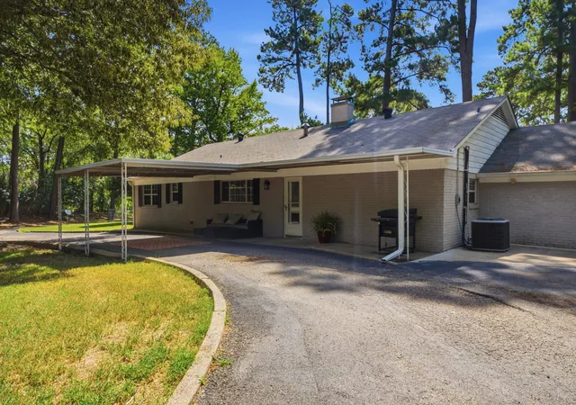 Photo 3 of Single family home for sale at 1316 Pine Hill Dr, Jefferson, TX 75657 | MLS# 21365884 | Listing updated on 2026-08-21