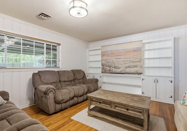 Photo 4 of Single family home for sale at 1316 Pine Hill Dr, Jefferson, TX 75657 | MLS# 21365884 | Listing updated on 2026-08-21