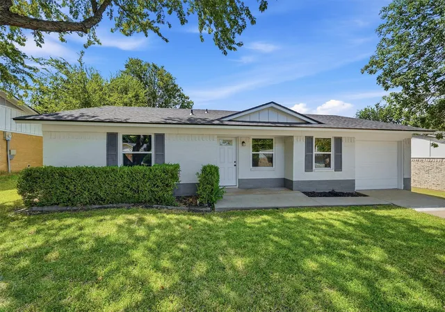 Photo 1 of Single family home for sale at 402 Kansas St, Sherman, TX 75090 | MLS# 21364565 | Listing updated on 2026-09-06