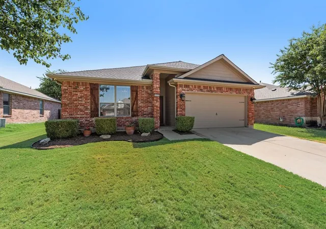 Photo 3 of Single family home for sale at 390 Elk Trl, Melissa, TX 75454 | MLS# 21359489 | Listing updated on 2026-08-29