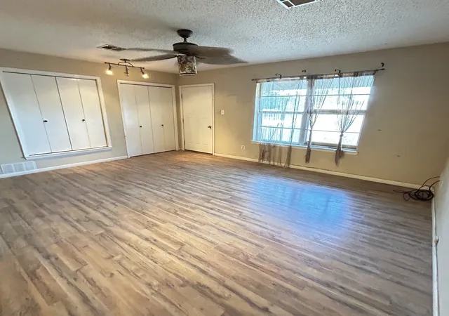 Photo 4 of Single family home for sale at 506 N Avenue X, Clifton, TX 76634 | MLS# 21365943 | Listing updated on 2026-10-05