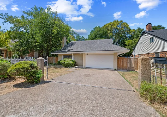 Photo 2 of Single family home for sale at 215 Johnson Dr, Duncanville, TX 75116 | MLS# 21364056 | Listing updated on 2026-08-21