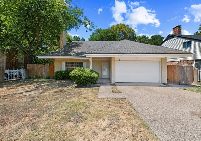 Photo 2 of Single family home for sale at 215 Johnson Dr, Duncanville, TX 75116 | MLS# 21364056 | Listing updated on 2026-08-21