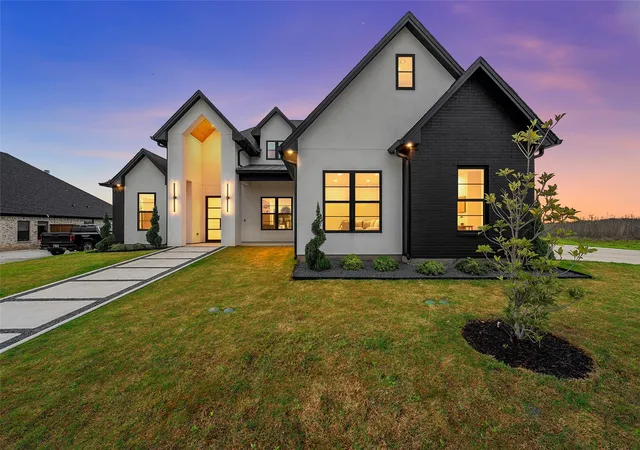 Photo 1 of Single family home for sale at 13001 Big Bend Blvd, Woodway, TX 76712 | MLS# 21365931 | Listing updated on 2026-09-20