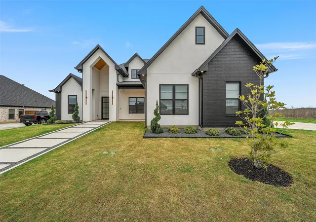 Photo 2 of Single family home for sale at 13001 Big Bend Blvd, Woodway, TX 76712 | MLS# 21365931 | Listing updated on 2026-09-20