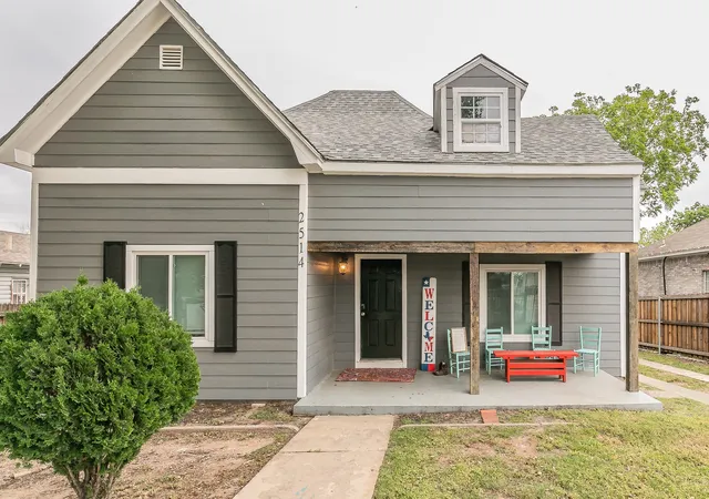 Photo 2 of Single family home for sale at 2514 Columbus Ave, Fort Worth, TX 76164 | MLS# 21365937 | Listing updated on 2026-08-24