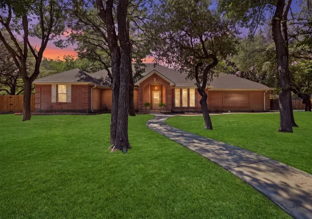 Photo 1 of Single family home for sale at 128 Oakwood Ct, Lakeside, TX 76135 | MLS# 21364688 | Listing updated on 2026-09-01