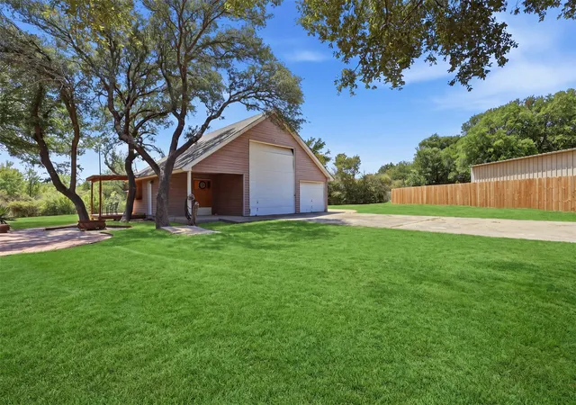 Photo 3 of Single family home for sale at 128 Oakwood Ct, Lakeside, TX 76135 | MLS# 21364688 | Listing updated on 2026-09-30